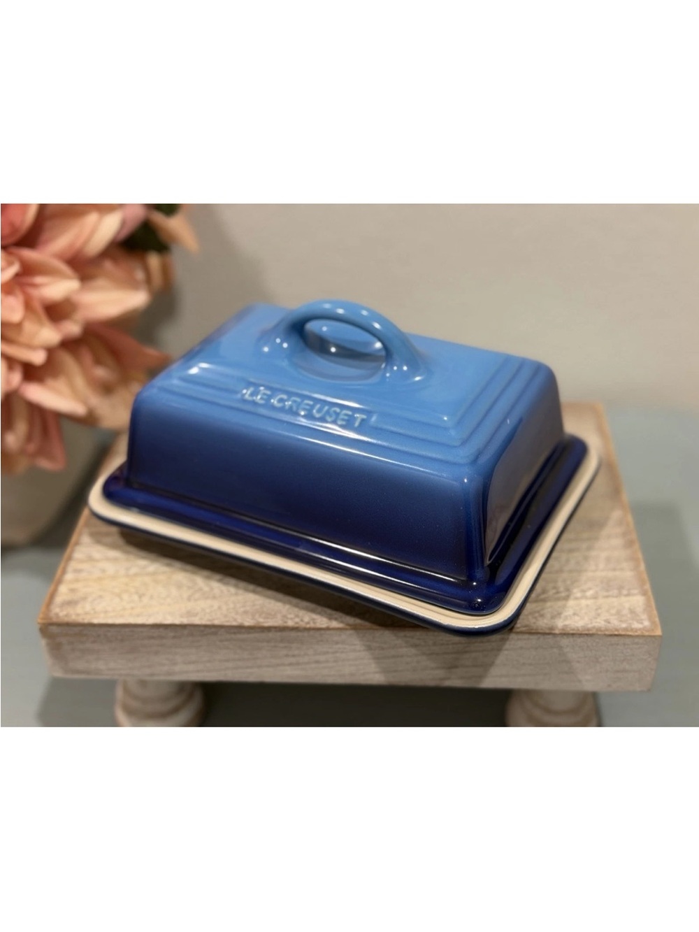Le Creuset Heritage Stoneware UK
Azure Blue Butter Dish w/ Lid - 5"x3.5"